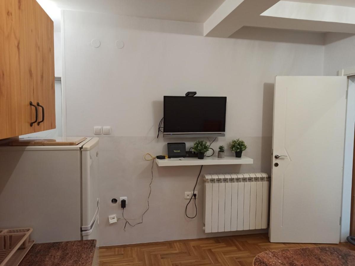 Ema Lux 3 Apartment Novi Sad Exterior photo